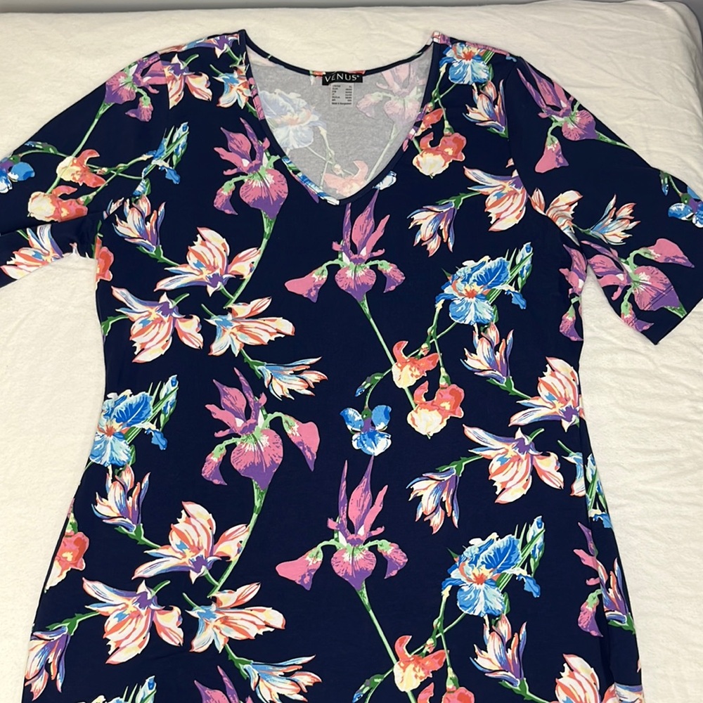 Venus top NWOT